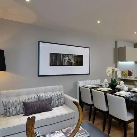 Image 9 - London, W3 7FN, United Kingdom - Townhouse for rent