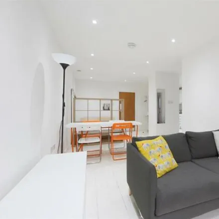 Image 2 - City View House, 455-463 Bethnal Green Road, London, E2 9QH, United Kingdom - Apartment for sale