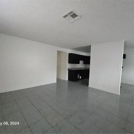 Image 3 - 6922 Hopkins Drive, Clark County, NV 89156, USA - Apartment for rent