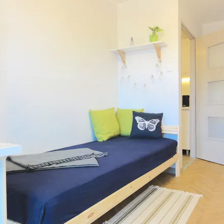 Rent this 2 bed room on Pomorska 140b in 91-404 Łódź, Poland