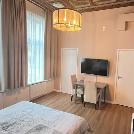 Rent this studio apartment on South Holland