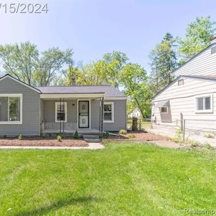 Buy this 3 bed house on 21737 Poinciana Street in Southfield, MI 48033