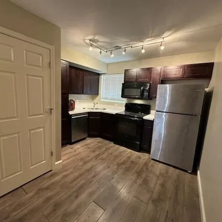Rent this 2 bed apartment on 310 West Earll Drive in Phoenix, AZ 85013