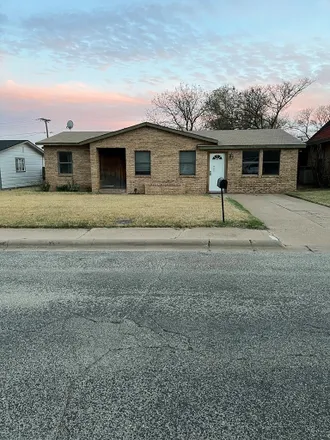 Buy this 2 bed house on 2234 Sunset Avenue in Snyder, TX 79549