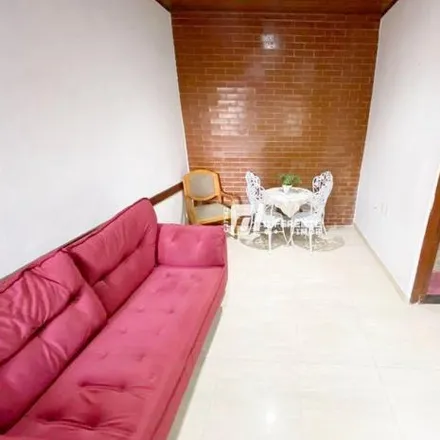 Buy this 2 bed house on Rua Benedito de Oliveira in Manoel Reis I, Nilópolis - RJ