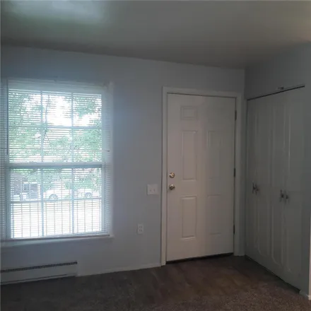 Image 2 - 3140 Roger Williams Drive, Bridgeton, MO 63044, USA - Condo for rent