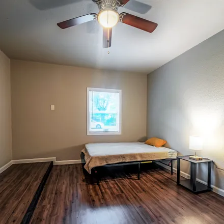 Image 2 - Cloverleaf, TX, US - Room for rent