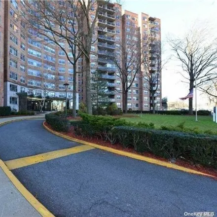 Image 9 - Fairview, 61-20 Grand Central Parkway, New York, NY 11375, USA - Apartment for sale