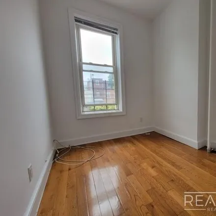 Image 6 - 274 Sumpter Street, New York, NY 11233, USA - Townhouse for rent