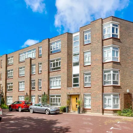 Rent this studio apartment on Heath House Preparatory School in 37 Wemyss Road, Blackheath Cator Estate
