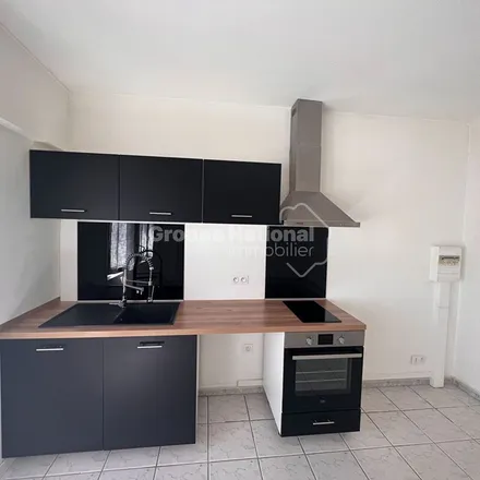 Rent this 2 bed apartment on 17 Impasse du Paon in 13220 Châteauneuf-les-Martigues, France