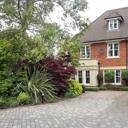 Rent this 5 bed house on Laubin Close in London, TW1 1QD