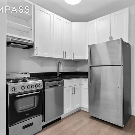 Image 1 - 633 East 6th Street, New York, NY 10009, USA - House for rent