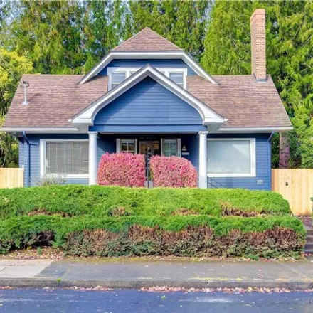 Buy this 6 bed house on 7537 North Richmond Avenue in Portland, OR 97203