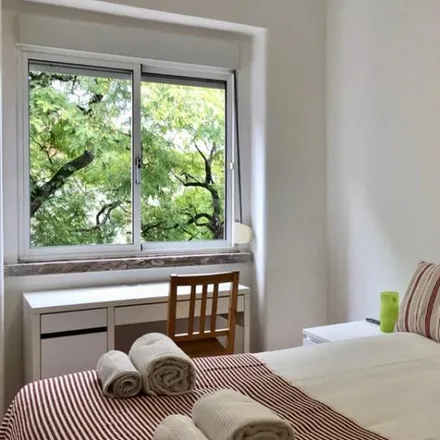 Rent this 4 bed room on Escola Básica Luís de Camões in Avenida Padre Manuel da Nóbrega, 1700-217 Lisbon