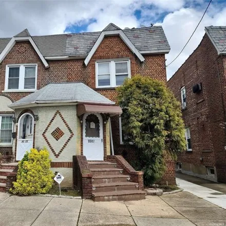 Buy this 3 bed townhouse on 5 239th Street in Village of Floral Park, NY 11001