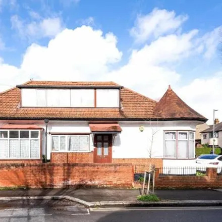 Buy this 5 bed house on 6 Kings Avenue in London, KT3 4DT