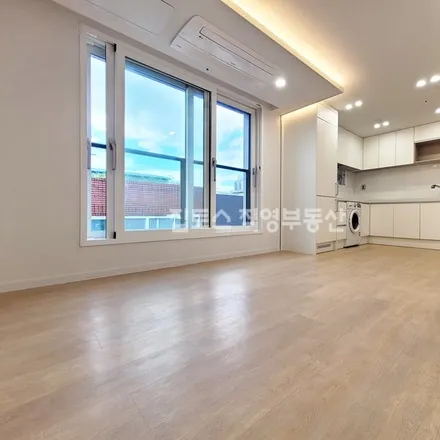 Rent this 2 bed apartment on 서울특별시 송파구 문정동 30-15