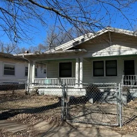 Buy this 2 bed house on 642 South 12th Street in Parsons, KS 67357