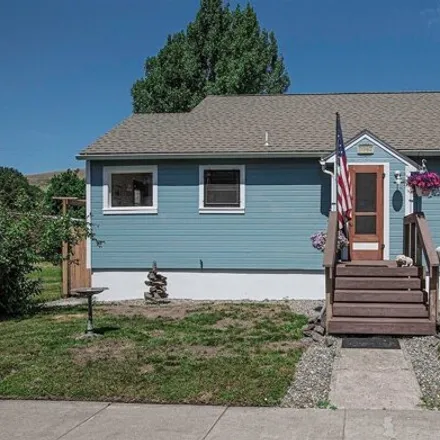 Buy this 2 bed house on 226 West Dayton Avenue in Dayton, WA 99328