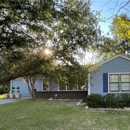 Rent this 4 bed house on 512 Gilchrist Avenue in College Station, TX 77840