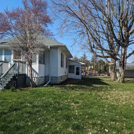 Buy this 2 bed house on 830 West Walnut Street in Robinson, IL 62454