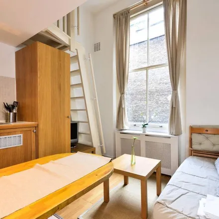 Rent this studio apartment on 26 Fairholme Road in London, W14 9JS