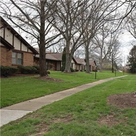 Buy this 2 bed condo on 787 Pine Needles Drive in Washington Township, OH 45458