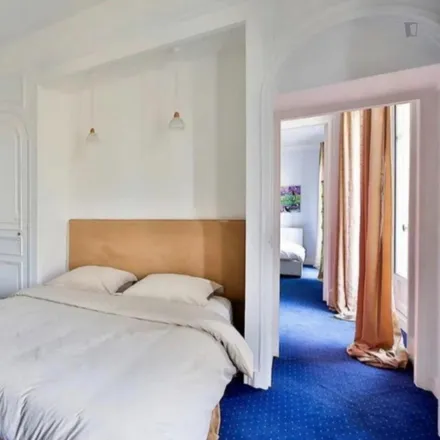 Rent this 7 bed apartment on 122 Rue de Courcelles in 75017 Paris, France