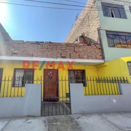 Buy this 2 bed house on Avenida San Martín de Porres in San Juan de Lurigancho, Lima Metropolitan Area 15423
