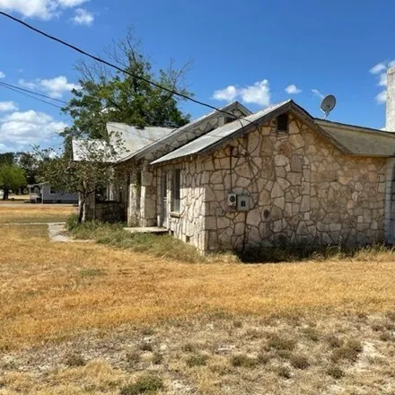 Image 5 - 255 South Price Street, Rocksprings, TX 78880, USA - House for sale
