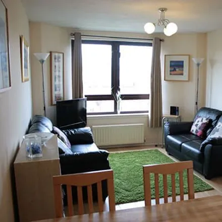 Rent this 3 bed apartment on Middlesex Gardens in Glasgow, G41 1EL