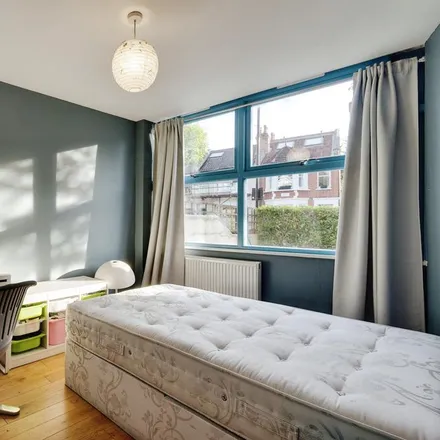 Rent this 2 bed townhouse on 47 Junction Road in London, W5 4XL