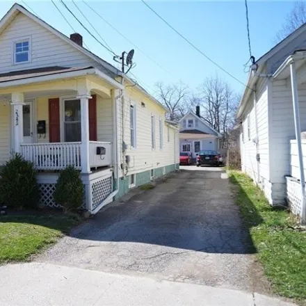 Buy this 4 bed house on 428 West 24th Street in Lorain, OH 44052