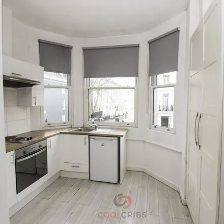 Rent this studio apartment on 45 Warwick Road in London, SW5 9UB