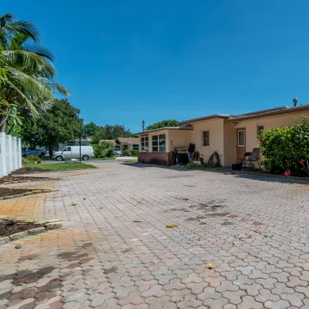 Rent this 1 bed townhouse on 915 Southeast 3rd Street in Boynton Beach, FL 33435