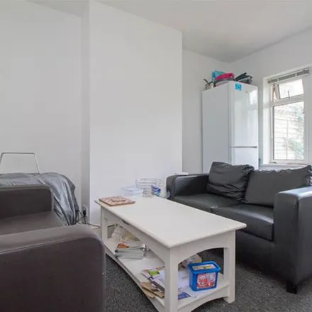 Rent this 3 bed apartment on 18 Hillside in Brighton, BN2 4TA