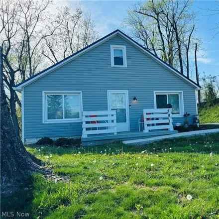 Buy this 3 bed house on 463 Jessamine Street in Zanesville, OH 43701