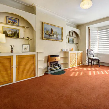 Image 3 - 64 Houndsden Road, Winchmore Hill, London, N21 1LY, United Kingdom - House for sale