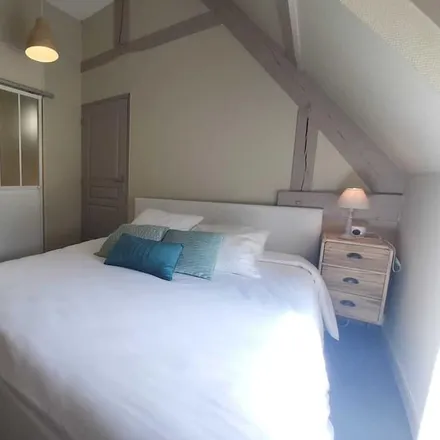 Rent this 3 bed house on 46300 Anglars-Nozac