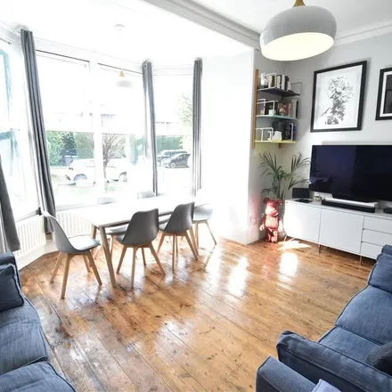 Image 6 - Manor Drive, London, KT5 8NF, United Kingdom - Apartment for rent