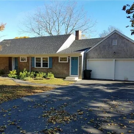 Rent this 3 bed house on 3 Bartlett Road in Middletown, RI 02842
