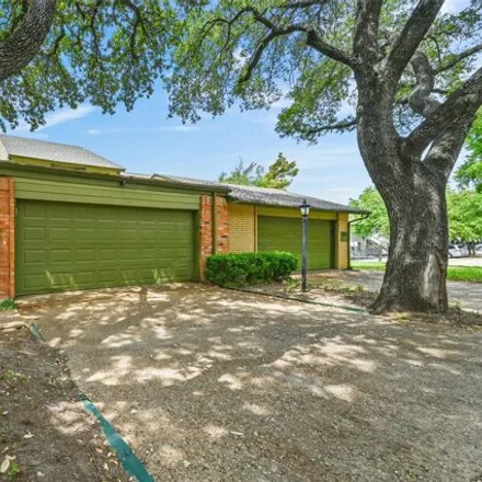 Buy this 3 bed house on 724 Haven Lane in Fort Worth, TX 76112