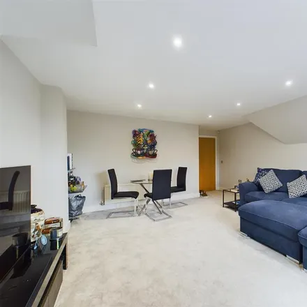 Image 3 - Sandmoor Avenue, Leeds, LS17 7FA, United Kingdom - Apartment for rent