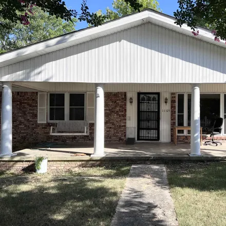 Buy this 4 bed house on 1105 Emory Street in Hot Springs, AR 71913