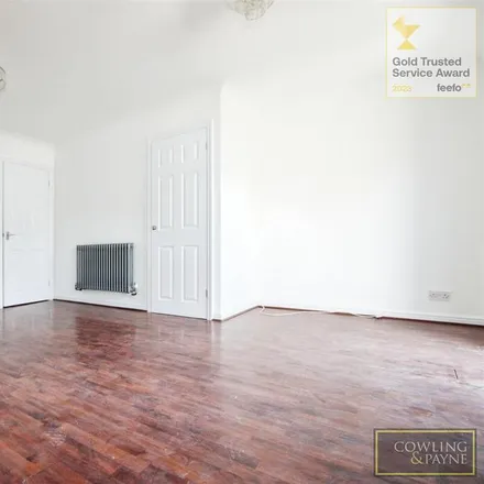 Image 4 - Station Avenue, Wickford, SS11 7AS, United Kingdom - Townhouse for rent