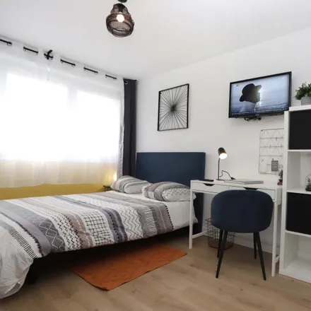 Rent this 1 bed room on 13 Rue Pierre Curie in 44800 Saint-Herblain, France