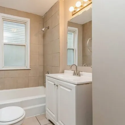 Image 5 - 8932 South Parnell Avenue, Chicago, IL 60628, USA - House for sale