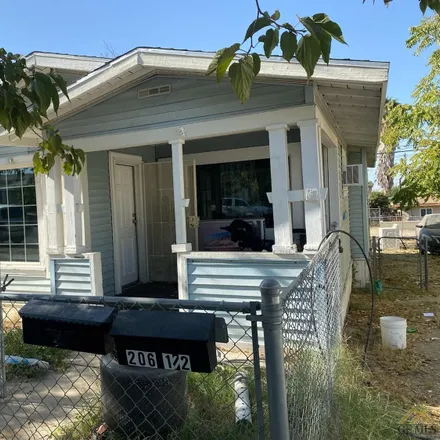 Buy this studio duplex on 292 B Street in Taft, Kern County