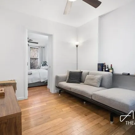 Image 1 - 246 East 90th Street, New York, NY 10128, USA - Apartment for sale